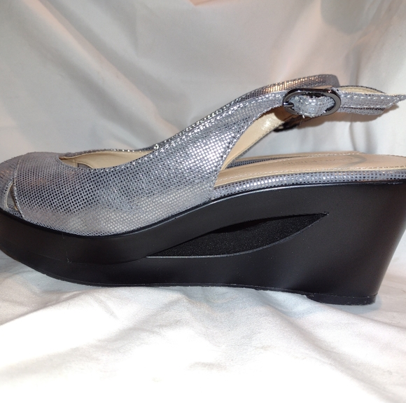Calvin Klein Rosaria Wedge Silver Heels Size 7.5 - Picture 3 of 4